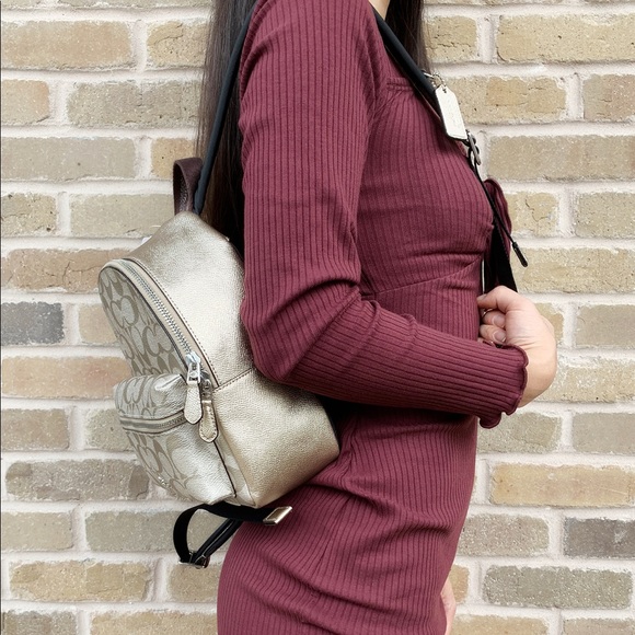 Coach light gold signature backpack - Picture 3 of 7